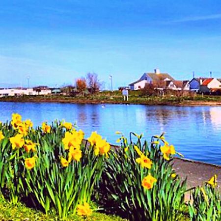 Romantic Lakeside Cottage By The Beach! With Super Cosy Log Burner! The Perfect Escape To Your Home From Home By The Sea! So Relaxing - You Won'T Want To Leave! Pet Friendly! Mablethorpe Bagian luar foto