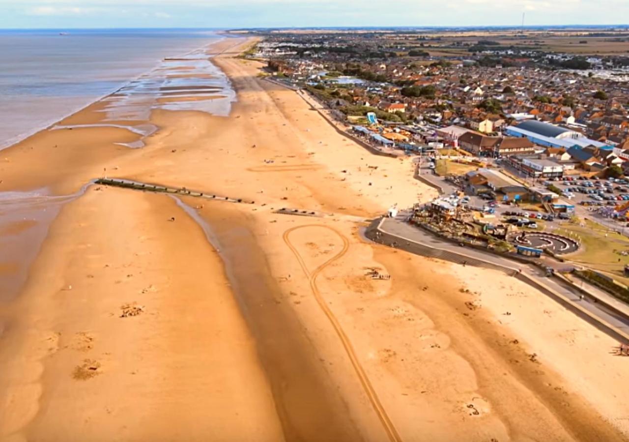 Romantic Lakeside Cottage By The Beach! With Super Cosy Log Burner! The Perfect Escape To Your Home From Home By The Sea! So Relaxing - You Won'T Want To Leave! Pet Friendly! Mablethorpe Bagian luar foto
