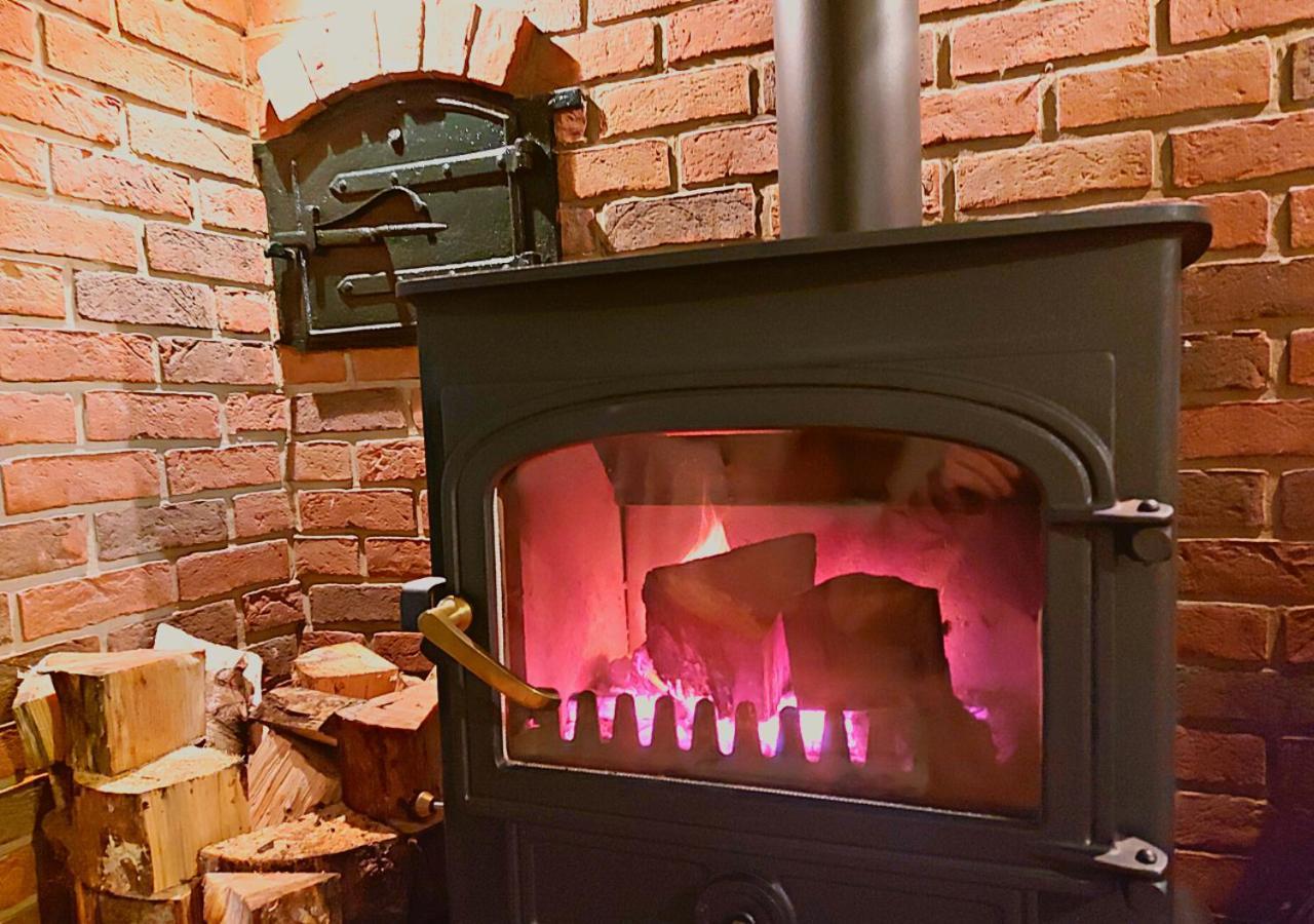 Romantic Lakeside Cottage By The Beach! With Super Cosy Log Burner! The Perfect Escape To Your Home From Home By The Sea! So Relaxing - You Won'T Want To Leave! Pet Friendly! Mablethorpe Bagian luar foto