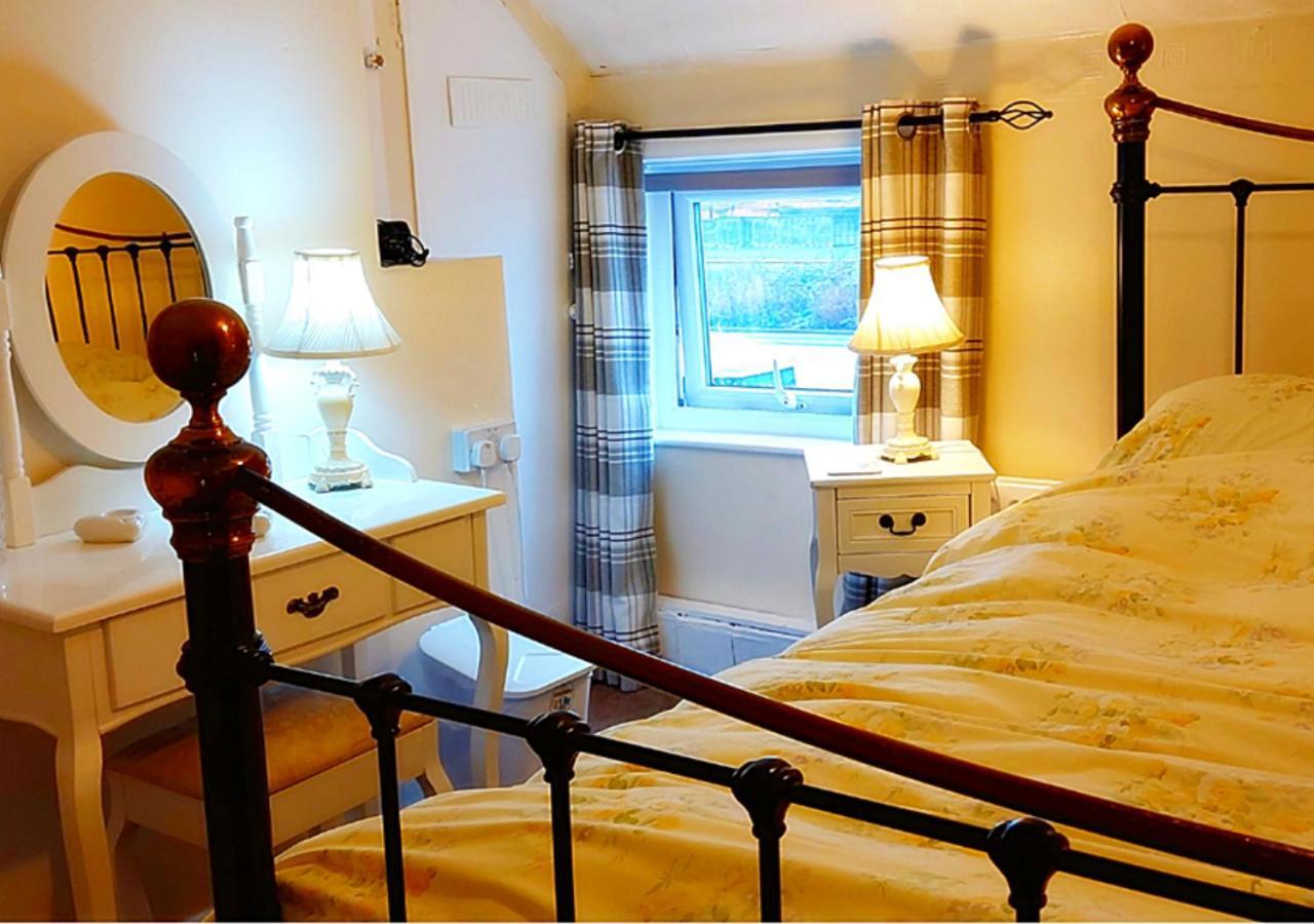 Romantic Lakeside Cottage By The Beach! With Super Cosy Log Burner! The Perfect Escape To Your Home From Home By The Sea! So Relaxing - You Won'T Want To Leave! Pet Friendly! Mablethorpe Bagian luar foto