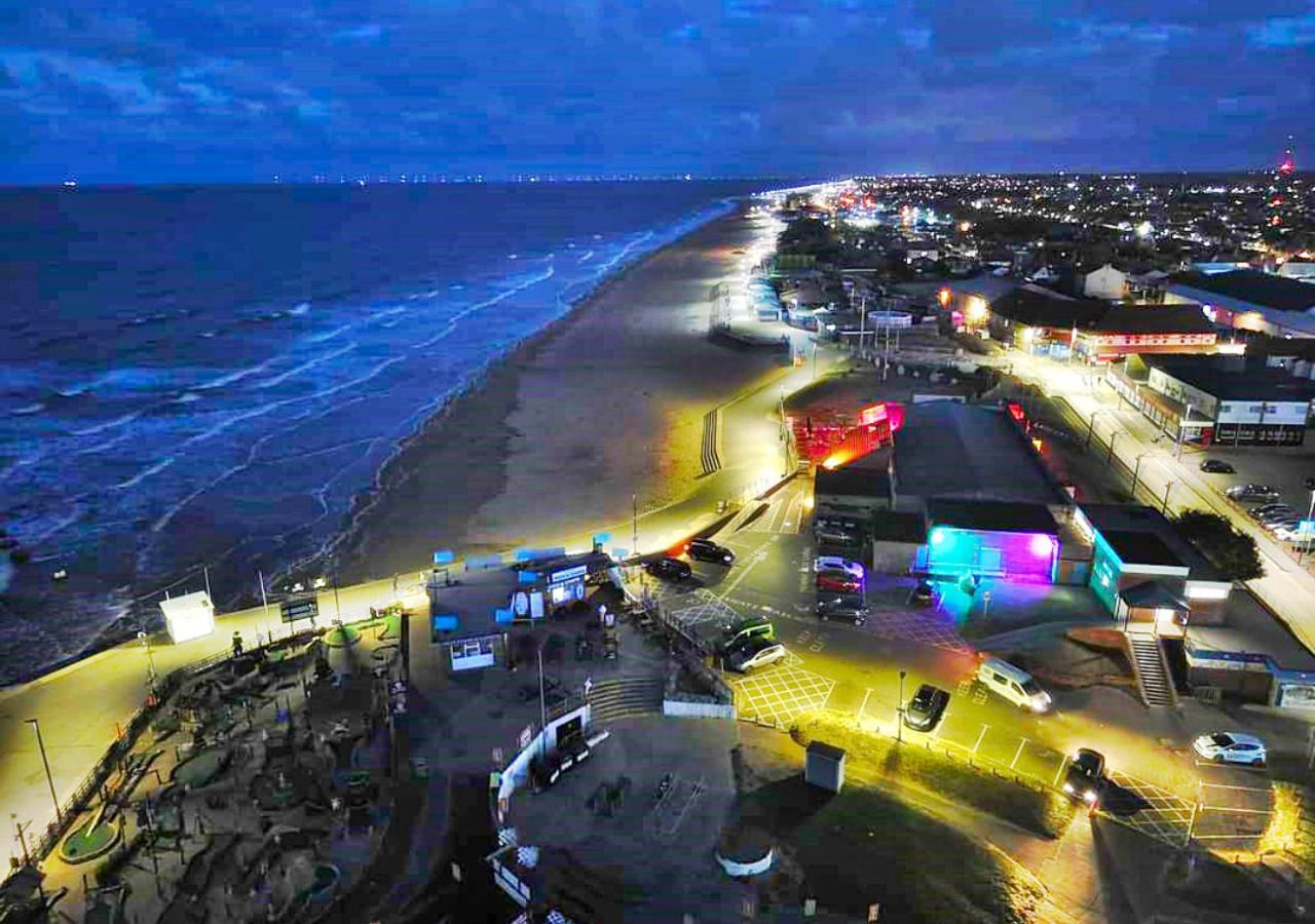 Romantic Lakeside Cottage By The Beach! With Super Cosy Log Burner! The Perfect Escape To Your Home From Home By The Sea! So Relaxing - You Won'T Want To Leave! Pet Friendly! Mablethorpe Bagian luar foto