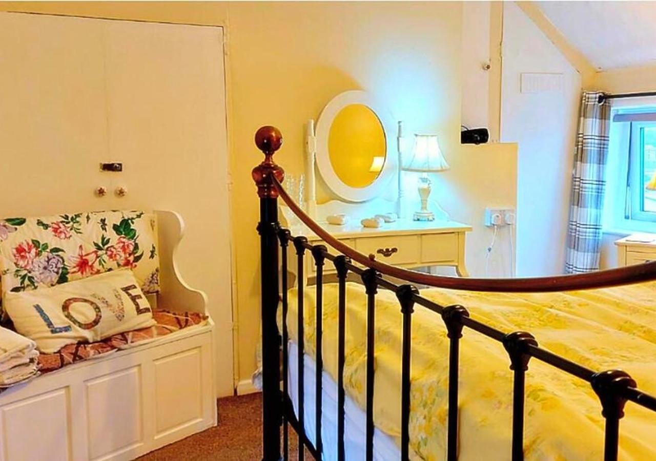 Romantic Lakeside Cottage By The Beach! With Super Cosy Log Burner! The Perfect Escape To Your Home From Home By The Sea! So Relaxing - You Won'T Want To Leave! Pet Friendly! Mablethorpe Bagian luar foto
