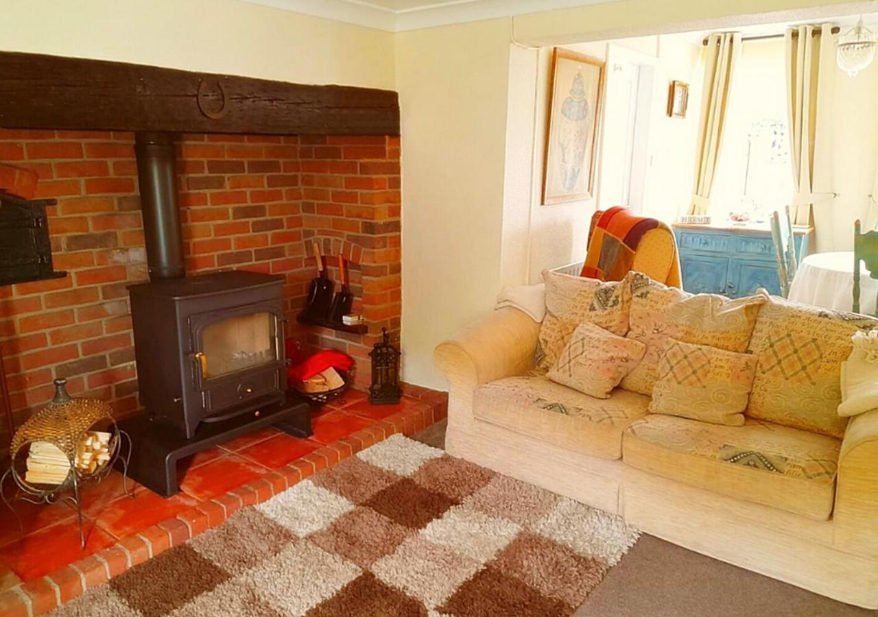 Romantic Lakeside Cottage By The Beach! With Super Cosy Log Burner! The Perfect Escape To Your Home From Home By The Sea! So Relaxing - You Won'T Want To Leave! Pet Friendly! Mablethorpe Bagian luar foto